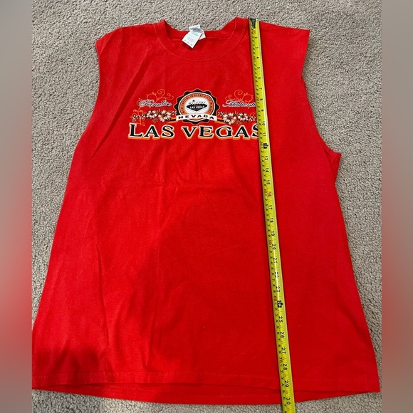 Men's GILDAN ultra cotton LAS Vegas red sleeveless tee - Picture 3 of 7